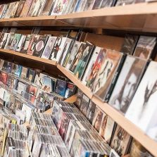 Colección de discos en la tienda Gran Vía Flamenco